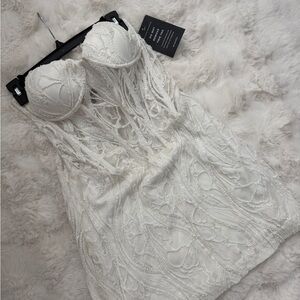 Elegant White Strapless Dress